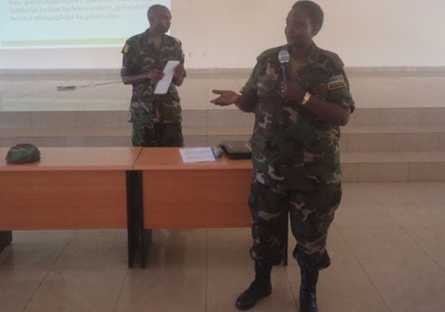 Maj Rose Urujeni ahugura abagore b