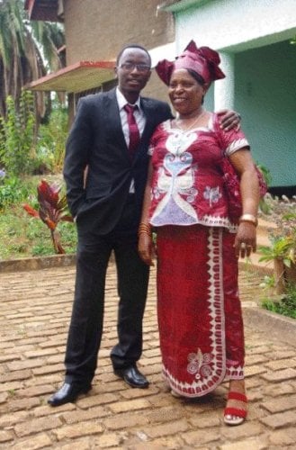 Maurix na mama we umubyara.