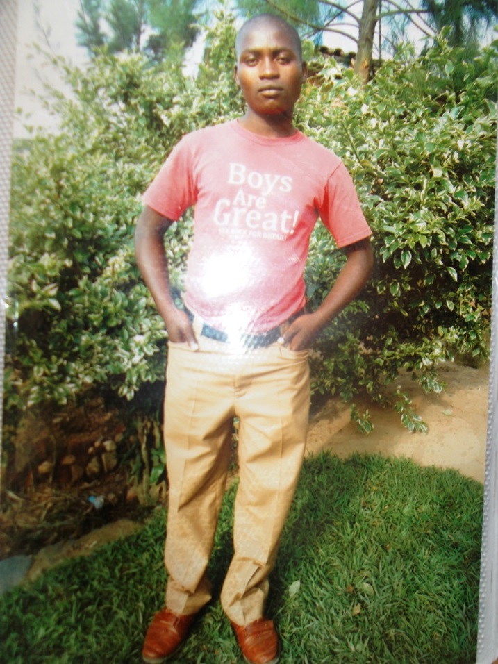 Mburenumwe yafashe icyemezo cyo kwiyambura ubuzima nyuma yo kwibwa telefoni ebyiri n'inkoko imwe.