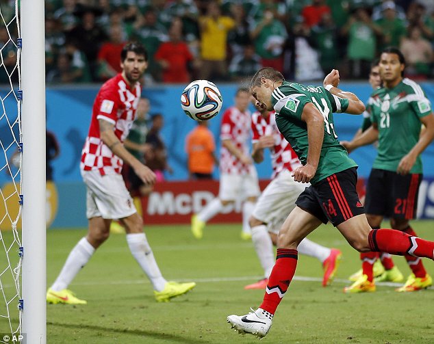 Mexique yabonye itike yo kuzakina n'Ubuholandi muri 1 cya 8, nyuma yo gutsinda Croatia ibitego 3-0 harimo icya Javier Hernandez 'Chicharito'.