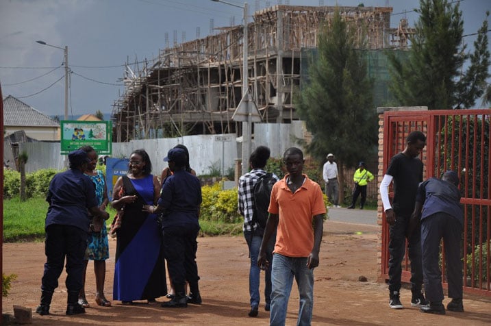 AHo urubanza rwabereye umutekano wari ucunzwe neza. Abinjiraga basakwaga.