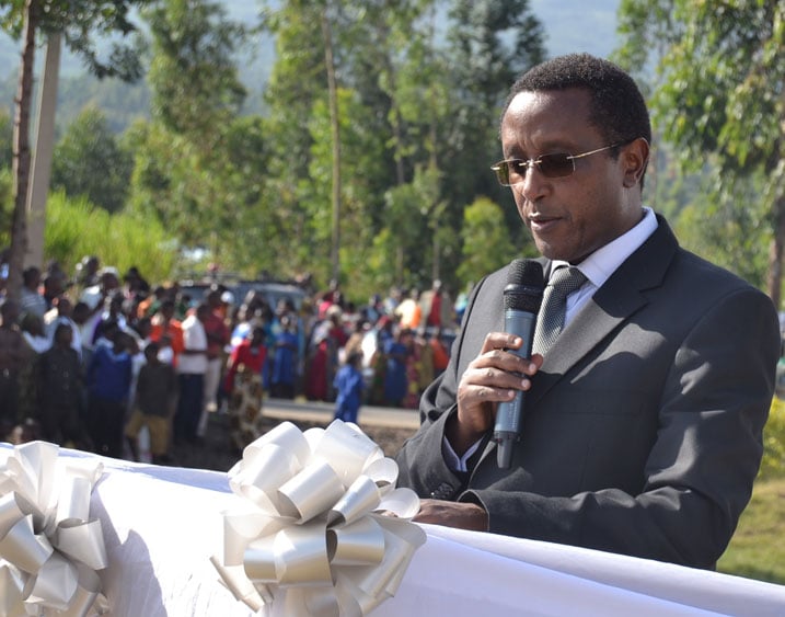 Minisitiri Biruta yabwiye Abanyaburera ko Urumuri Rutazima rugomba kubayobora mu nzira yo kwiyubaka.