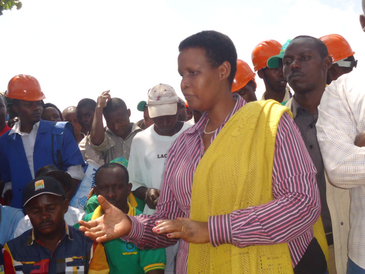 Minisitiri Gasinzigwa yabwiye abanya-Murundi ko badakwiye kwemera ko hagira umuntu uhungabanya umutekano w