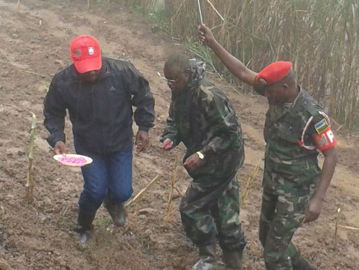 Minisitiri Gen Kabarebe ashimira abaturage kuba berekeje umutima ku mirimo bagamije iterambere.