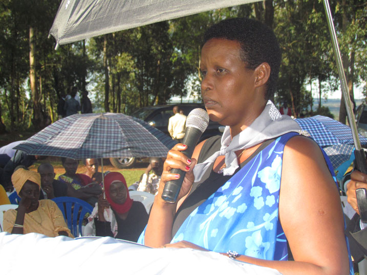 Minisitiri w'uburinganire n'iterambere ry'umuryango asanga biteye agahinda kuba nyuma y'imyaka 20 hari abadashaka kugaragaza ahari imibiri itarashyingurwa.