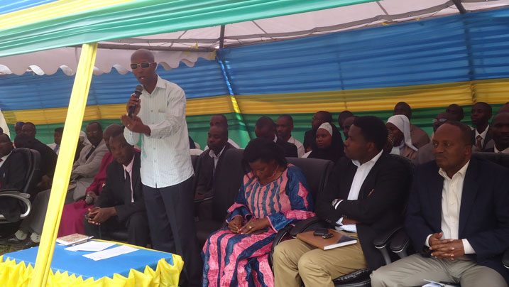 Minisitiri w'umutekano mu gihugu, Musa Fazili Harerimana, abwira Abanyehuye ko Ndi Umunyarwanda ari ingabo y'umutamenwa y'u Rwanda.