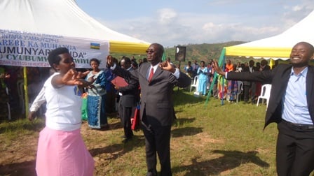 Minisitiri Murekezi Anastase yasabanye n'abanyarwanda yasabye imbabazi.