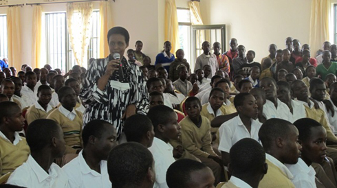 Minisitiri Oda Gasinzirwa asaba urubyiruko rwo mu karere ka Burera guhindura amateka.