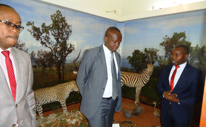 Ministiri Habineza ngo yatangajwe no kubona ibintu bibitswe mu ngoro z'umurage bitabyazwa umusaruro mwinshi ushoboka.