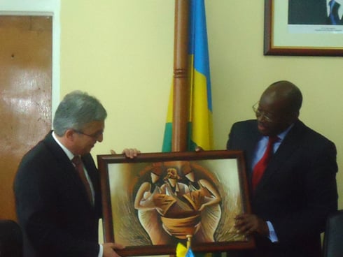 Ministiri Musoni agenera impano Ministiri wa Rhenanie Palatinat, Lewentz.