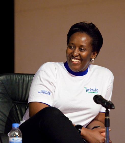 Umuyobozi w'Imbuto Foundation Jeannette Kagame ayoboye urugamba rwo kugeza abakobwa ku ntego yo kwigiramo icyizere no kwiyubahisha bakazagera ku ntego. (Foto: Thimoty Kisambira)