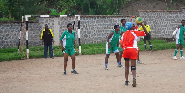 Mu bagore, nyuma y'umunsi wa kabiri, Ecole Secondaire Mukingi ni yo iri ku isonga.