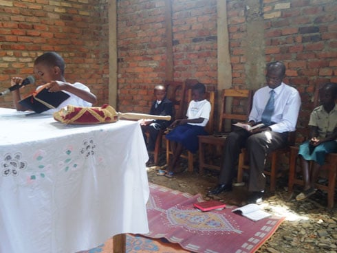 Mu byigisho n'amasomo yatangaga, Light ni we wisomeraga Bibiliya.
