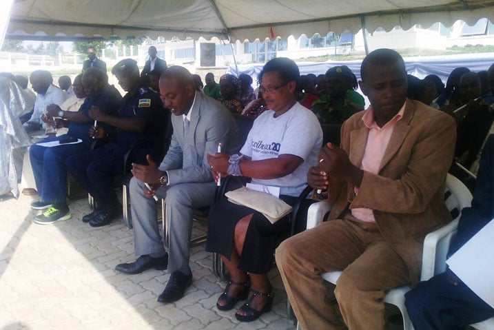 Mu kwibuka aba bakozi hacanwe urumuri rw