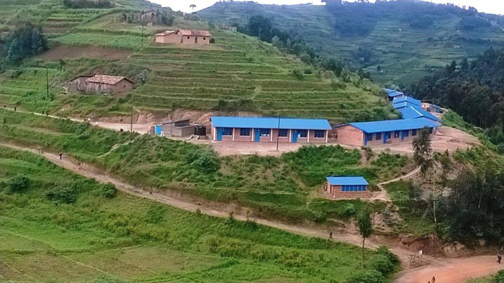 Mu mudugudu wa Gisunzu habonekamo amashuri y'uburezi bw'ibanze bw'imyaka icyenda na cumi n'ibiri.
