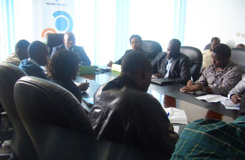 Abanyamakuru basobanuriwa ibijyanye na YouthConnekt Convention 2013.