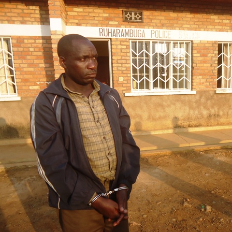 Mu guteka umutwe ari babiri, uyu mugabo we ngo yavugaga ko akora ubucuruzi bw'inka.