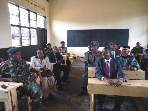 Abayobozi bagenderera ishuri rya Dihiro ryubatswe n'ingabo