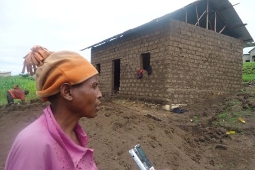 Mukangango Beata amaze imyaka 19 atarubakirwa iyi nzu yatangiye kubakirwa mu kwezi kwa 03/2012 ariko na n