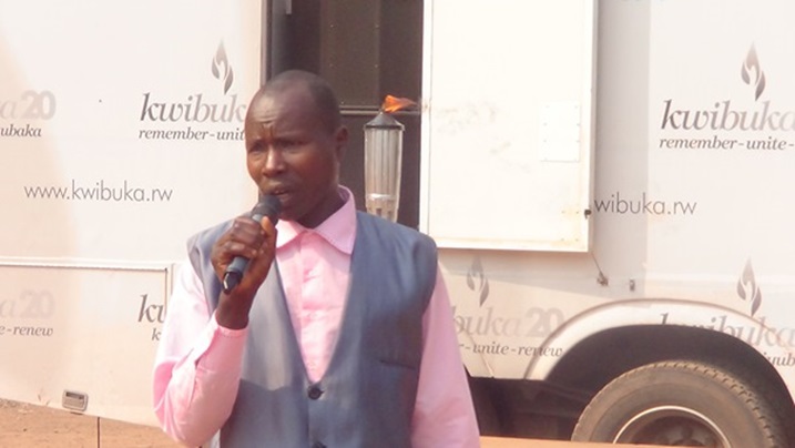 Mukeshimana yagize umwanya wo gutanga ubuhamya mu ruhame.