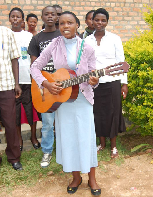 Muragijimana Immaculée aririmba indirimbo ye irata itorero ry
