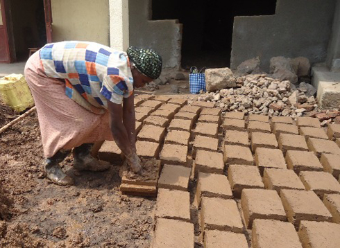 Murekatete asaba abagore bagenzi be kudasabiriza ahubwo ko bakwiye kwihangira imirimo.