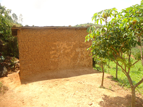Inzu Mushokezi Pascal yubakiwe n'umuganda.