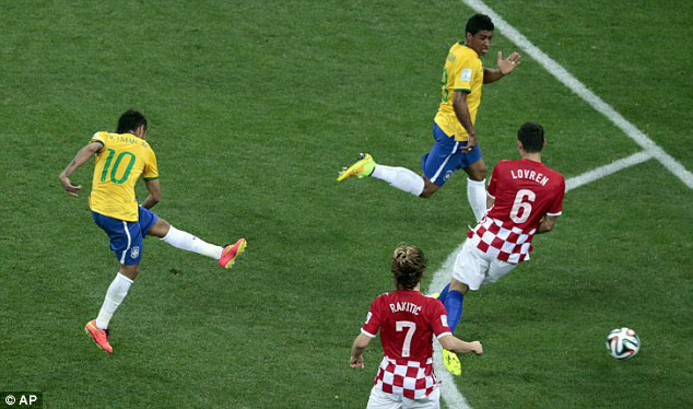 Neymar yishyuye igitego cya mbere ku munota wa 29 arekuye ishoti.