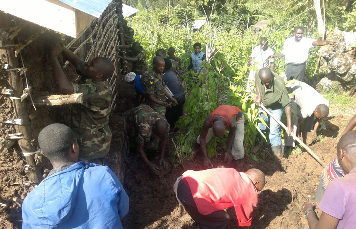 Abahwituzi bafasha ubuyobozi guhwitura abaturage bakitabira gahunda za leta zitandukanye zirimo Umuganda.