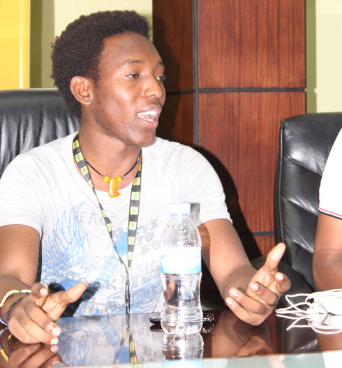 Nkusi Arthur, umwe mubanyarwenya b'abanyarwanda akaba ari nawe waserukiye u Rwanda muri Kings of Comedy.