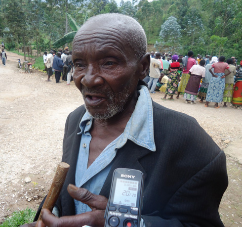 Ntabazabona ngo bakusanyaga amafaranga y'umusoro kugira ngo bafunguze umunyamuryango afungunzwe kubera kubura umusoro (Foto: L. Nshimiyimana).