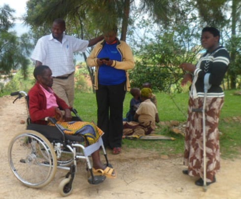 Ntaganzwa aganira n'umuyobozi w'akarere kuri uyu wa gatanu yaje kumushimira ko ubuyobozi bwamuhaye akagare ko kugenderamo.