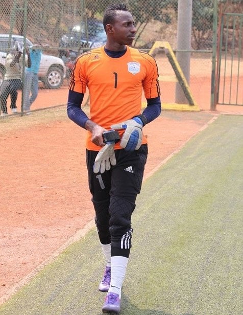 Ntaribi Steven, umunyezamu wamenyekanye cyane mu Isonga FC ni umwe muri abo bakinnyi bagomba kujya muri Portugal.