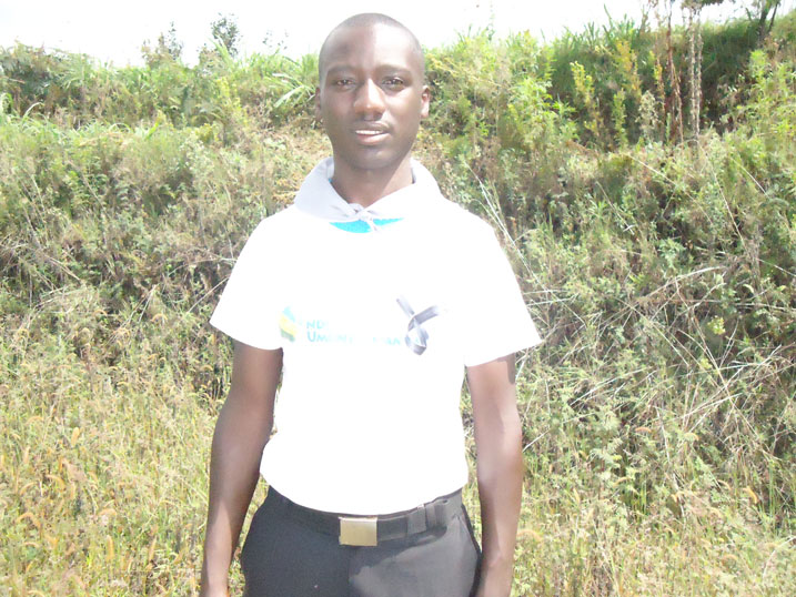 Ntirenganya Sylvestre wanditse igitabo "Urumuri rw