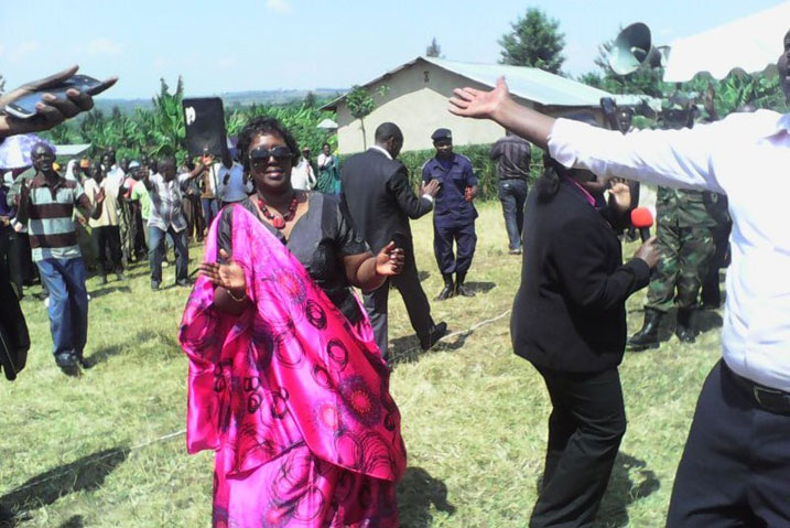 Abatuye Nyagatare babigaragaje mu byishimo byarimo imbyino n'umudiho./Foto: Sebasaza G. Emmanuel