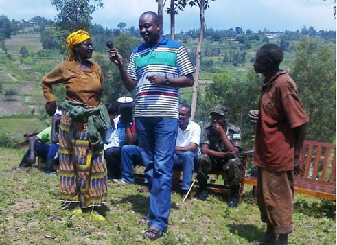 Aha Uzamushaka Amina na Banyundo Festo basubizaga ibibazo babajijwe n