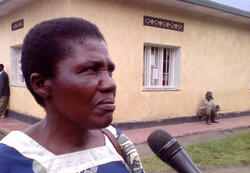 Nyiransabimana Foibe avuga ko atazi umubare nyawo w'abantu amaze kwigisha gusoma, kubara no kwandika kuko ari benshi.