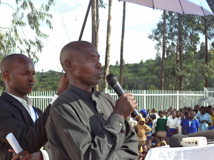Nyirimbuga ubwo yatangaga ubuhamya mu muhango wo kwakira urumuri rutazima mu karere ka Nyamagabe.