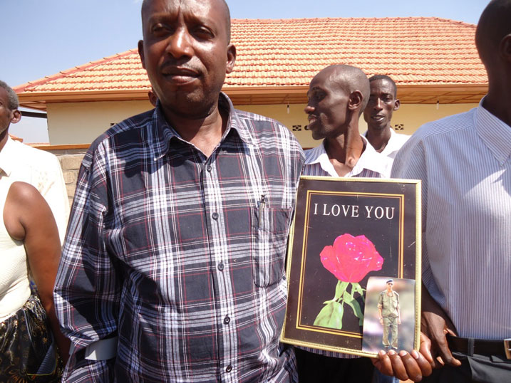 Nyuma yo guhabwa inzu yifuje kugaragaza ubutumwa bw'ishimwe gutya.