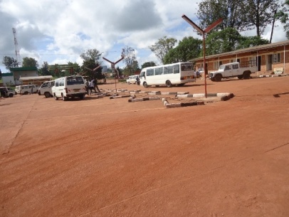 Nyuma yo gukuramo ibyobo byari muri iyi gare ,hanashyizwemo amatara yo kumurikira abantu nijoro.