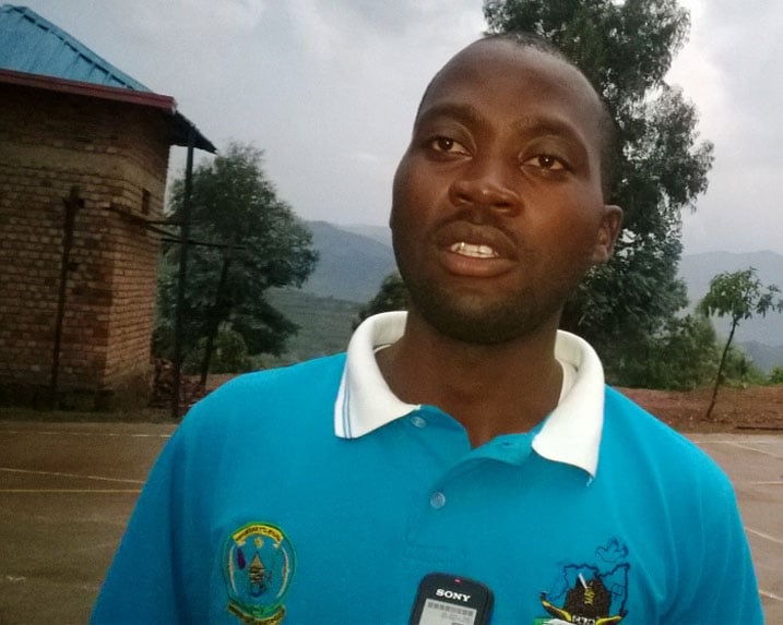 Nzasabimana uvura amaso mu bitaro bya Murunda arashishikariza abantu kwisuzumisha amaso no kwivuza hakiri kare kuko 80% by