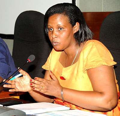 Minisitiri ushinzwe Uburinganire n'iterambere ry'Umuryango arasaba ko umuryango Nyarwanda wose urinda abakobwa ukanafatanya kubarera neza.