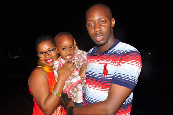 Patrick n'umuryango we ubwo yizihizaga imyaka 32 amaze avutse.