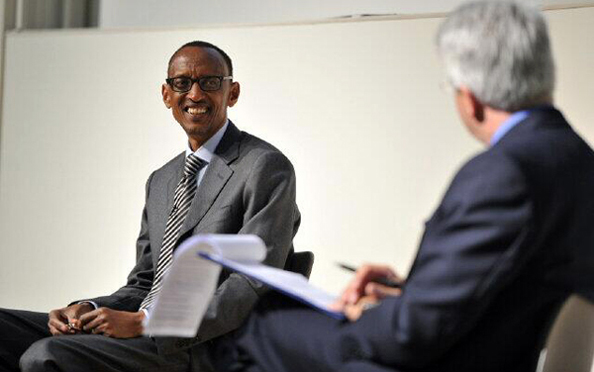 Perezida Kagame n'uwo bafatanyije kuyobora ikiganiro.