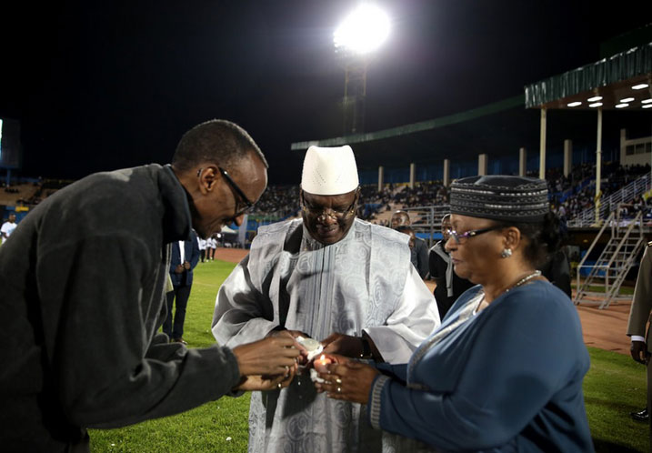 N'inshuti z'u Rwanda zirimo perezida Ibrahim Boubacar Keita wa Mali n'umufasha we zakiriye urumuri rw'icyizere cy'ahazaza heza ku Rwanda.