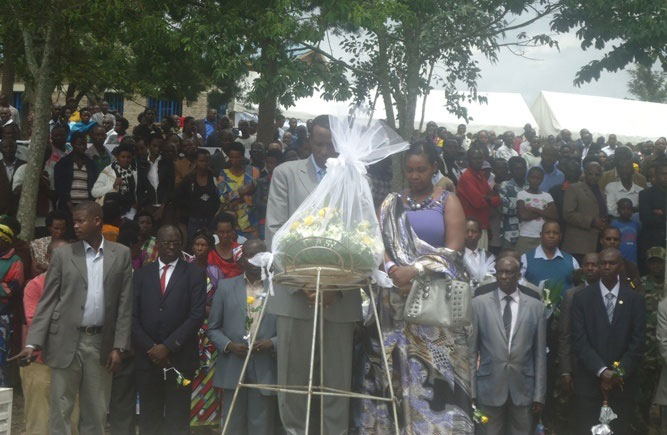 Perezida wa Sena yunamiye inzirakarengane zashyinguwe mu cyubahiro.