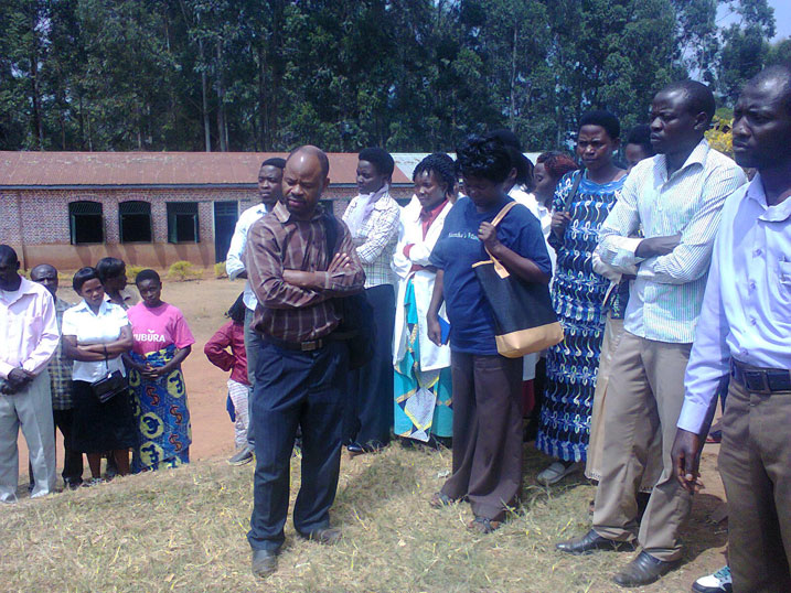Abarimu n'ababyeyi bo mu rwunge rw'amashuri Saint Don Bosco bakoreye urugendoshuri mu kigo cyitiriwe Mutagatifu Gregoire kiri i Mwezi.