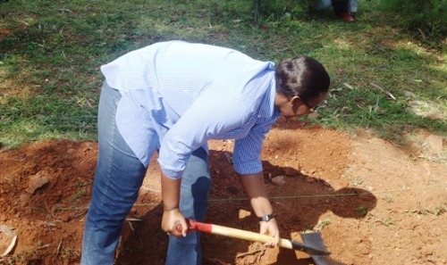 Mme Jeannette Kagame nawe yitabiriye umuganda wakorewe i Kanyinya mu karere ka Nyarugenge.