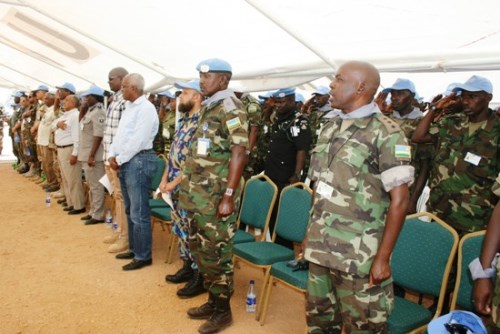 Abari muri uwo muhango bose bafashe n'umunota wo kwibuka abazize Jenoside yakorewe Abatutsi mu 1994.