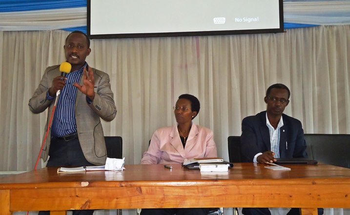 Kananga waturutse muri NURC (ibumoso), Eng. C. Ruhamya waturutse muri Unity Club na Dr Jean Ngamije wo muri INILAK.